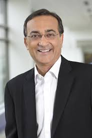 مُخترع الـ USB يعتذر بسبب خطأ مزعج مُستمر منذ 23 سنة