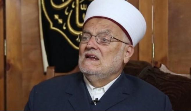 الاحتلال الإسرائيلي يبعد الشيخ عكرمة صبري عن منبر الأقصى 4 أشهر