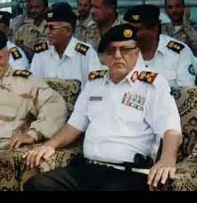 عدن .. انفجار عبوة ناسفة في سيارة قائد رفيع في القوات البحرية