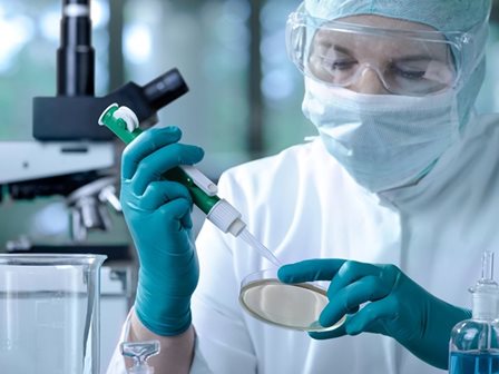 انخفاض الإصابات بفيروس كورونا في الصين ولقاح أمريكي محتمل ضد الفيروس