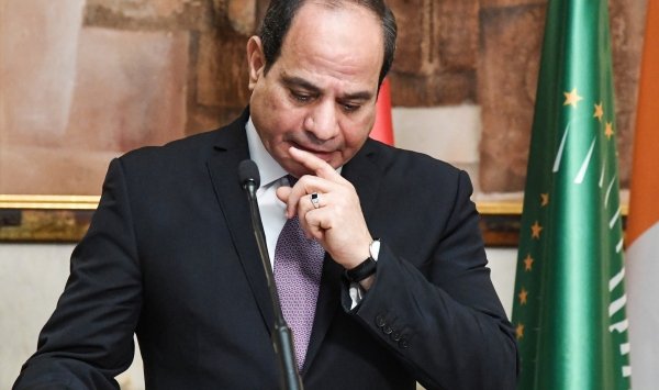 الرئيس المصري يصادق على قانون يقيّد ترشح ضباط الجيش للرئاسة