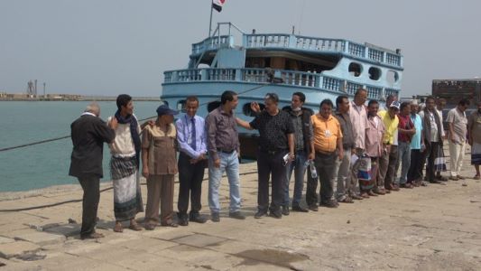 بعد سنوات من الإغلاق.. ميناء المخا يستأنف نشاطه باستقبال شحنتين ممنوعات