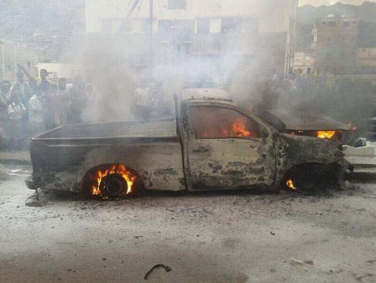 صورة للسيارة التي تعرضت للتفجير في عدن
