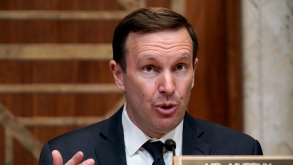 سيناتور أمريكي يقدم خطة لإنهاء الأزمة الإنسانية في اليمن تتضمن 3 بنود