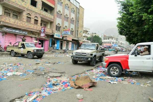 تعز.. إصابة 5 مواطنين بانفجار عبوة ناسفة في سوق شعبي