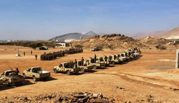 قوات موالية للإمارات تسيطر على معسكر كامل للشرعية في عدن