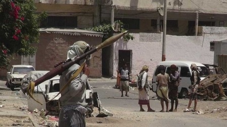 تحركات محلية وخارجية لتفادي حرب أهلية محتملة في عدن