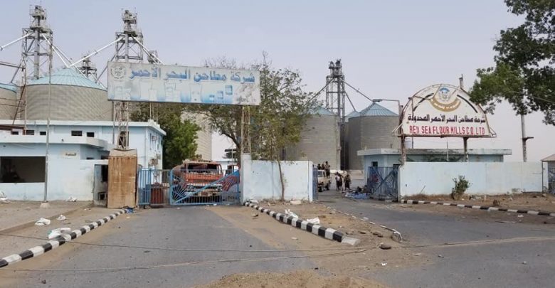 الغذاء العالمي يبدأ معالجة القمح في مطاحن البحر الأحمر بالحديدة
