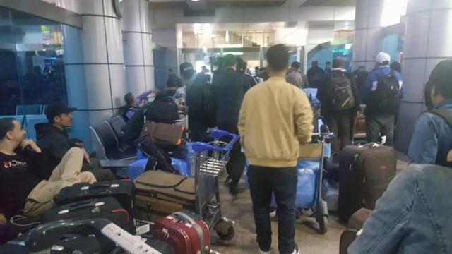 في ليلة العيد.. يمنيون عالقون في المطارات بعد إلغاء التحالف رحلاتهم