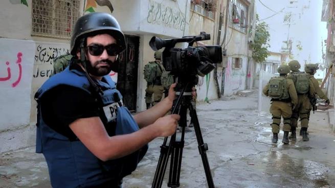 الاحتلال يصيب الصحافي الفلسطيني معاذ عمارنة بالرصاص في عينه