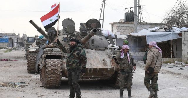 النظام السوري يتقدم في ريف حلب ويعلن استئناف العمل في مطارها